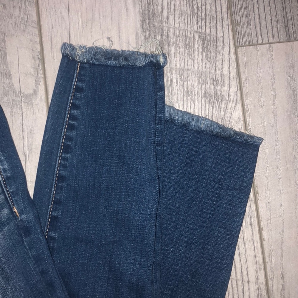 American Eagle Frayed Ankle Jeans - Picture 2 of 3